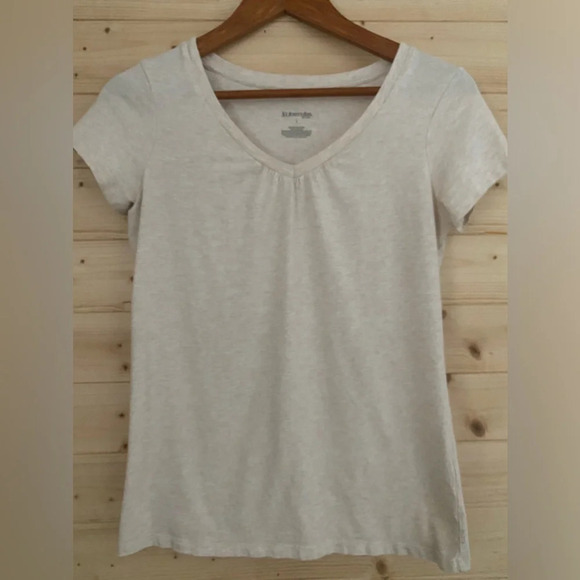 ST JOHN’S BAY Women’s V-Neck Top | Color: Beige | Size: S - Picture 1 of 6